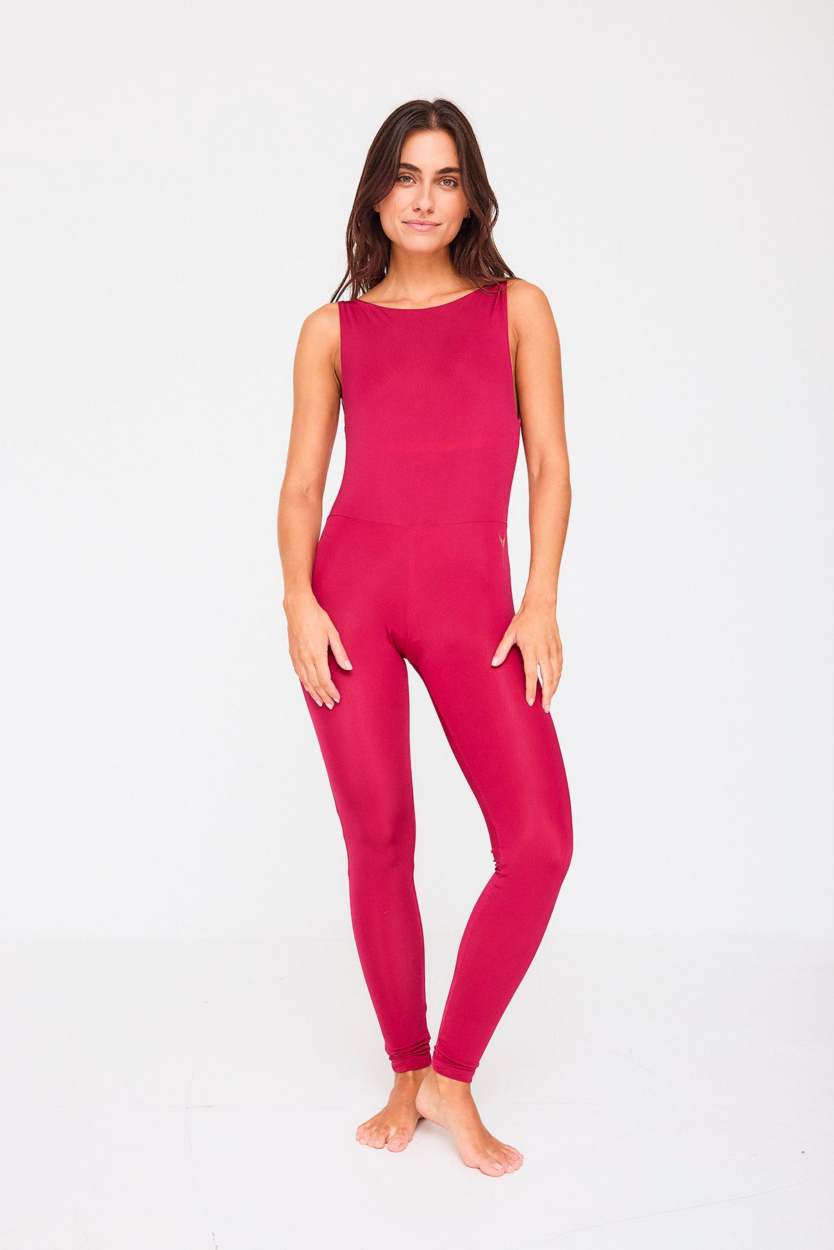 mono de yoga rojo mujer