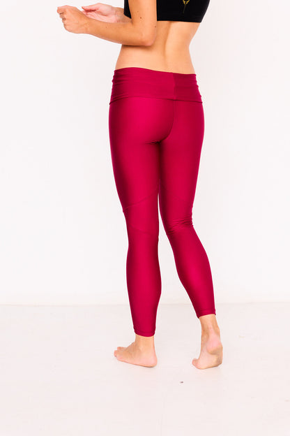 Legging KALI Wildcherry – legging de yoga rojo cereza, vista de espalda