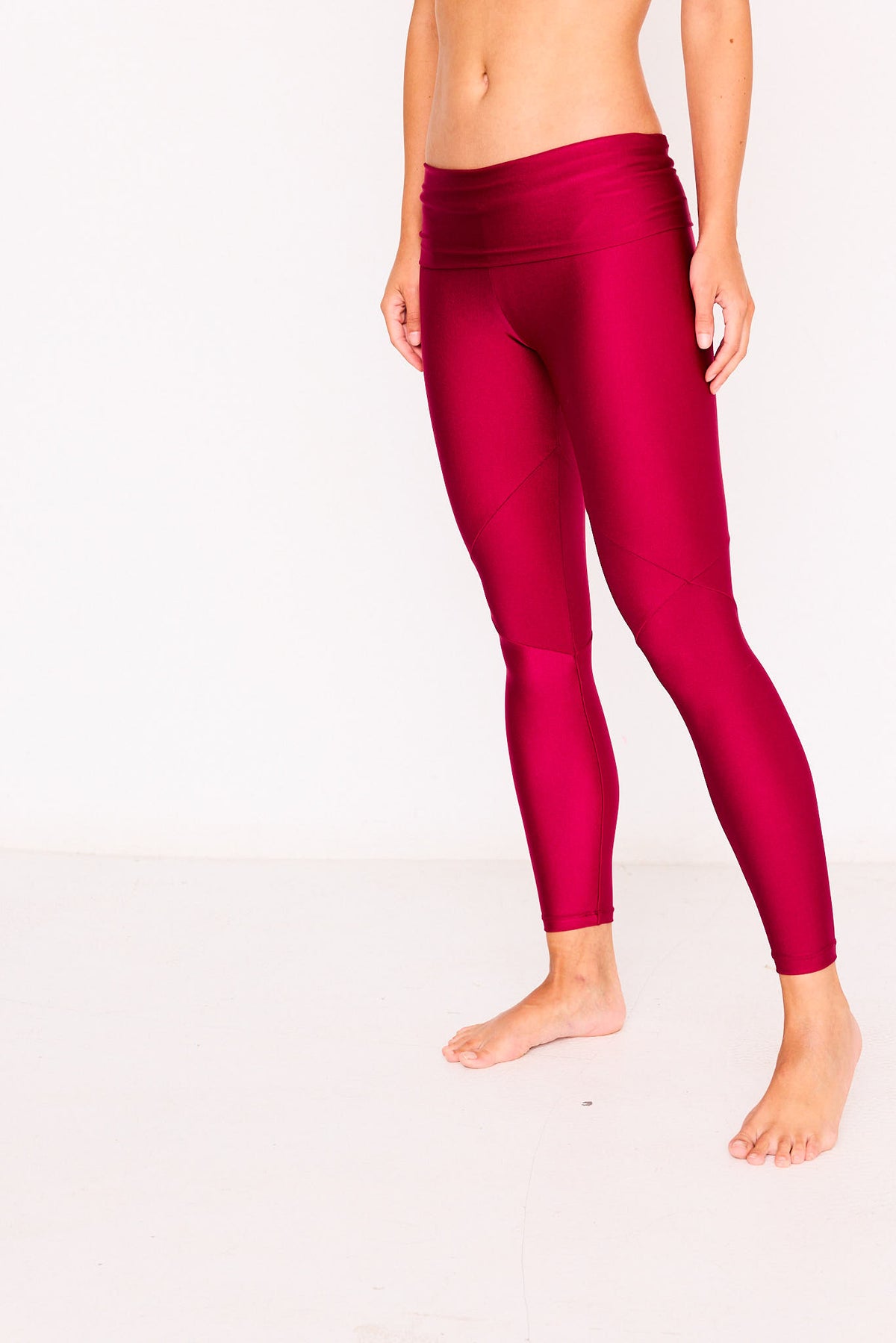 Legging KALI Wildcherry – legging de yoga rojo cereza, vista frontal
