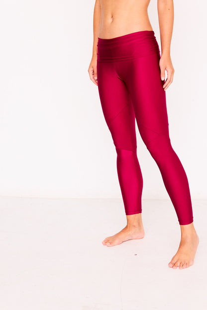 Legging KALI Wildcherry – legging de yoga rojo cereza, vista frontal