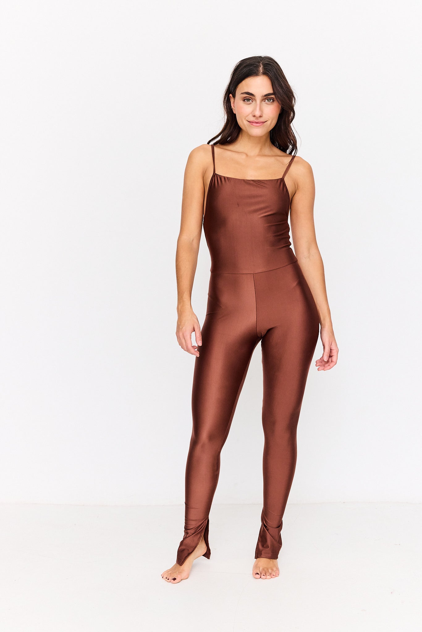 mono de yoga de  mujer