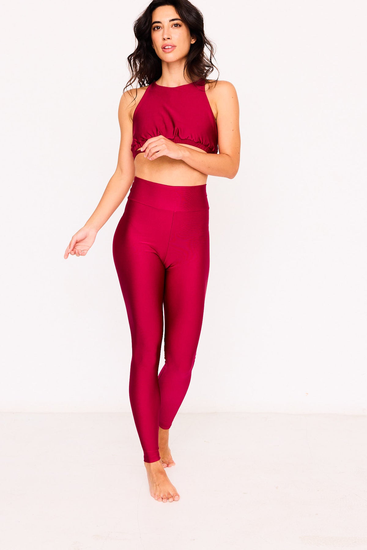 Top STRIPS Wildcherry – top de yoga rojo cereza, vista frontal